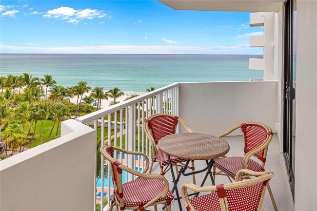 4301 Collins Ave in Miami, FL - Building Photo - Building Photo