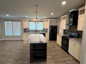 685 Eileens Way in Dale, TX - Building Photo - Building Photo