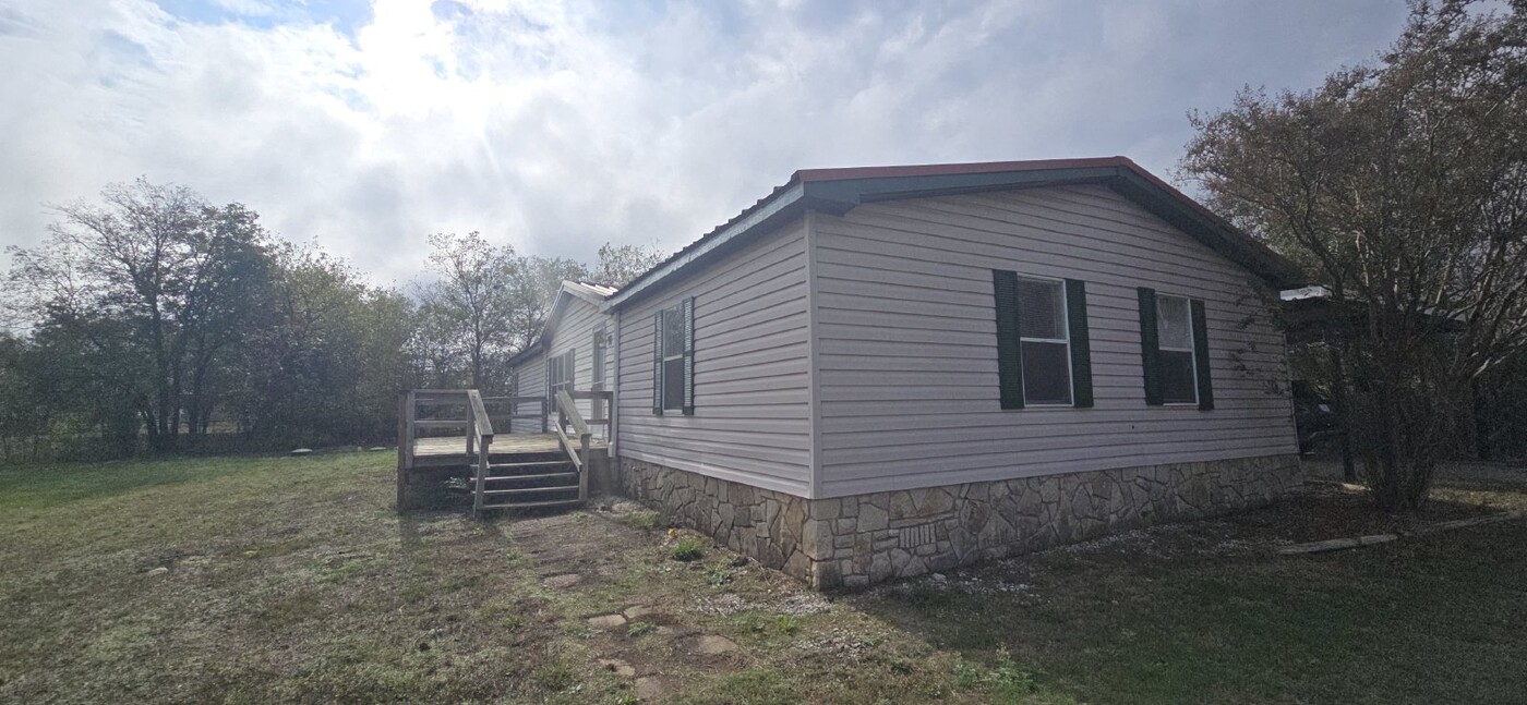 14421 State Hwy 171 in Cresson, TX - Building Photo