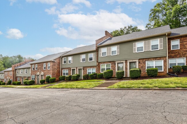 Carriage House Apartment Homes