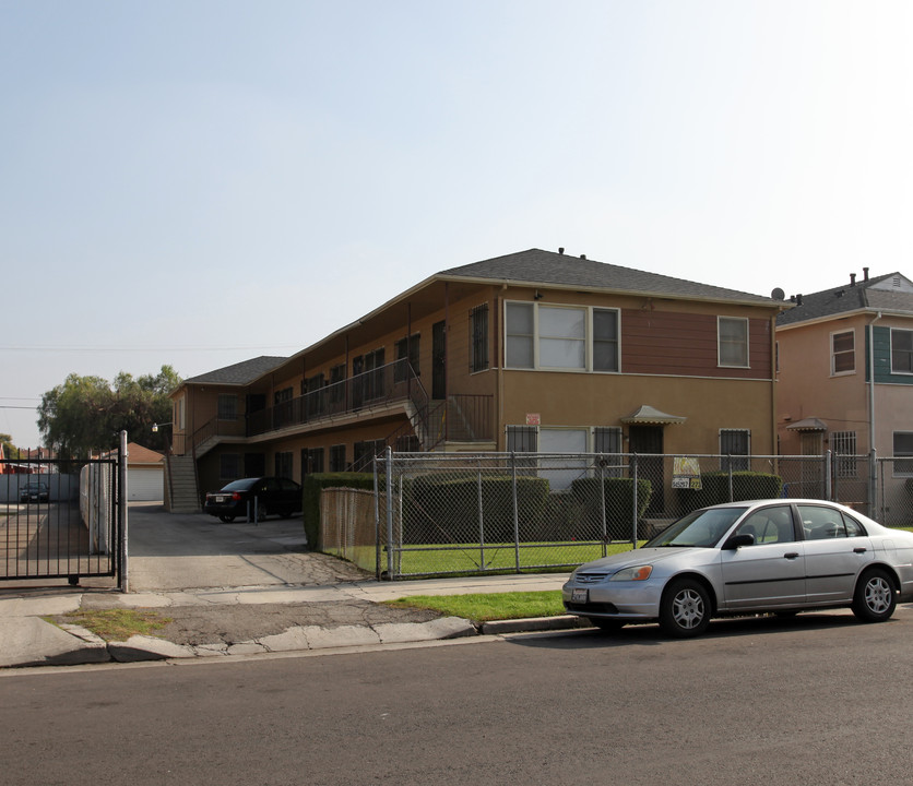 6538 Brynhurst Ave in Los Angeles, CA - Foto de edificio