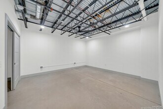 215 Coca-Cola Pl, Unit 1733-11 in San Antonio, TX - Building Photo - Building Photo