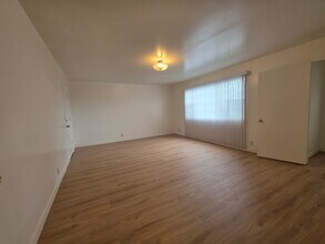 220 S Pannes Ave, Unit 3 in Compton, CA - Building Photo - Building Photo