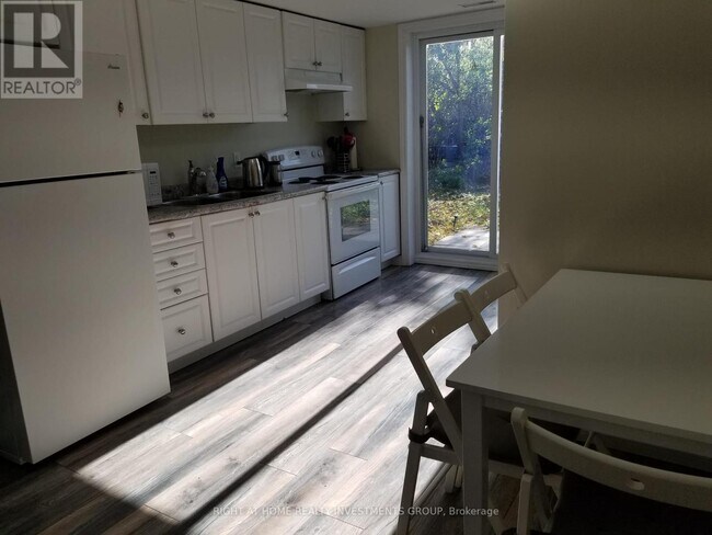 15B CUNDLES ROAD E in Barrie, ON - Building Photo - Building Photo