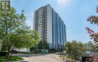 55 Green Valley Dr in Kitchener, ON - Building Photo