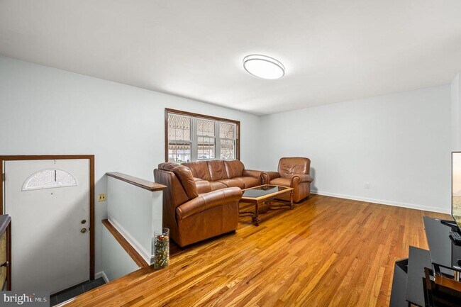 3595 Oakhill Rd in Philadelphia, PA - Building Photo - Building Photo