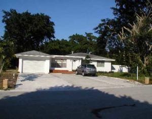 property at 4943 Lincoln Rd