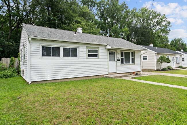 property at 412 Woodbury Lake Rd
