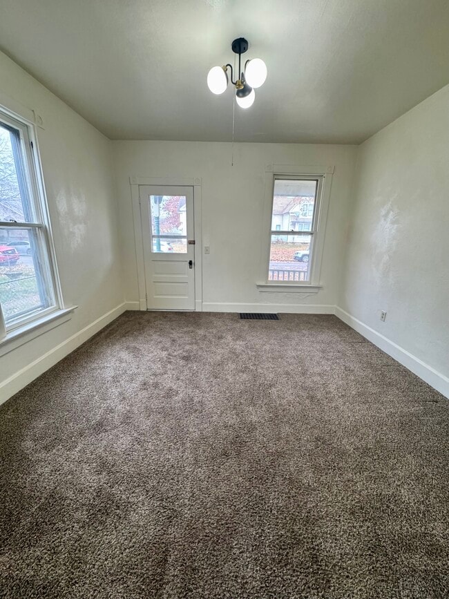 2325 McKinley Ave in Davenport, IA - Building Photo - Building Photo