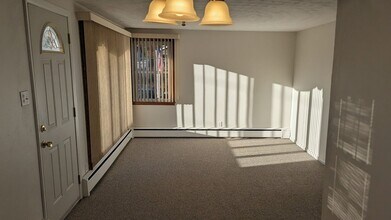 21 Falmouth Dr in Grafton, MA - Building Photo - Building Photo