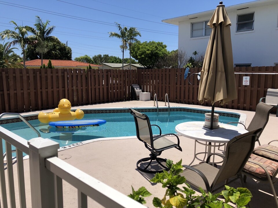 5111 NE 18th Ave, Unit 3 in Fort Lauderdale, FL - Foto de edificio