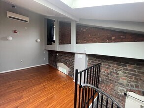 94 4th Ave in Bay Shore, NY - Building Photo - Building Photo