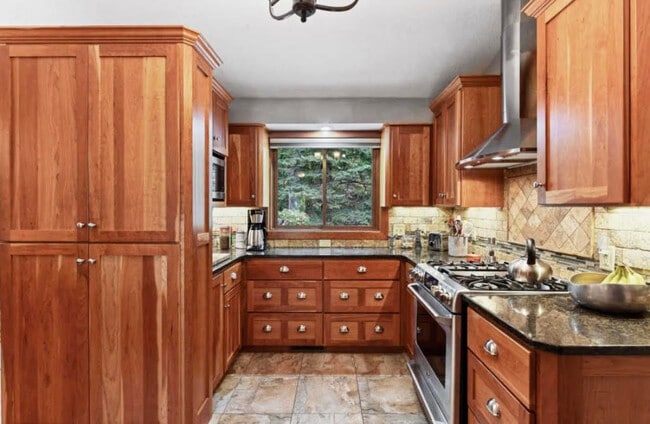 6471 Bay Dr in Eden Prairie, MN - Building Photo - Building Photo