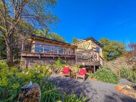 1560 Ronne Dr in Santa Rosa, CA - Building Photo