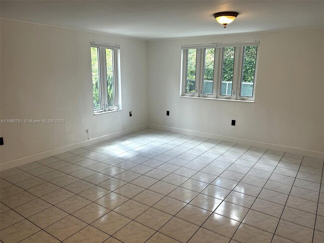 262 NE 96th St in Miami Shores, FL - Foto de edificio - Building Photo