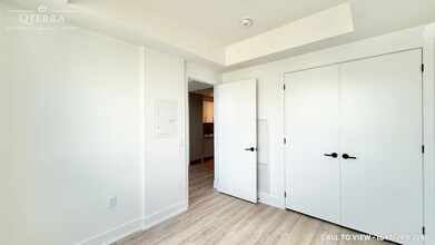 2075 King Rd in King City, ON - Building Photo - Building Photo