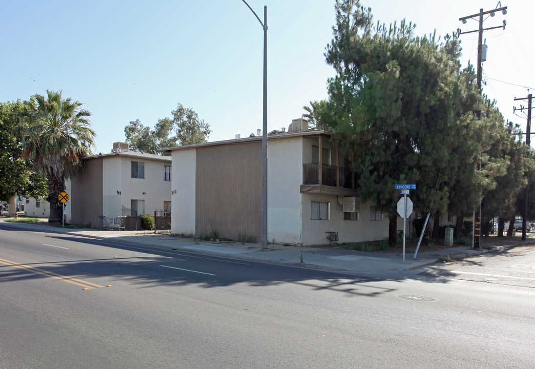 340-348 N Lemoore Ave in Lemoore, CA - Building Photo