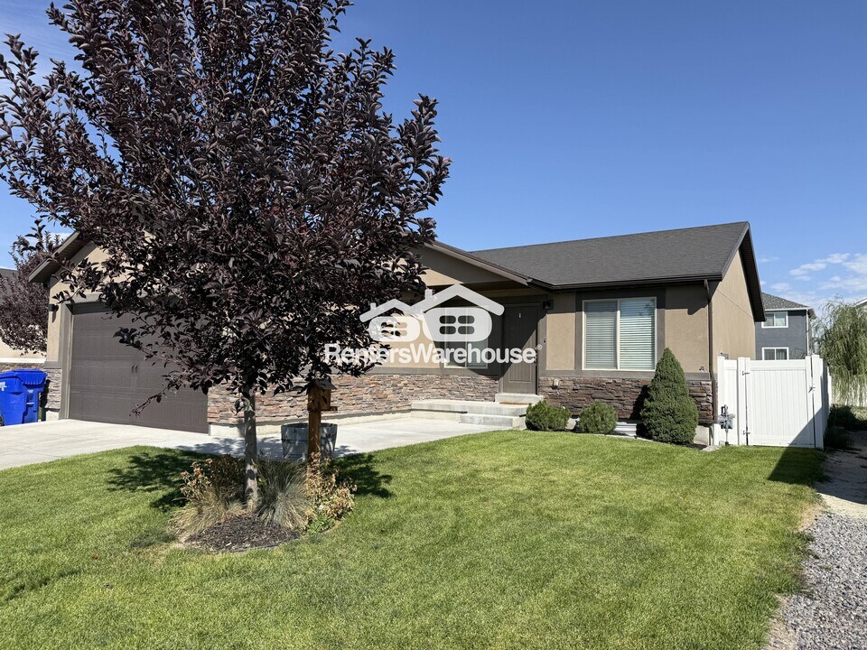 1347 Skip St in Eagle Mountain, UT - Building Photo