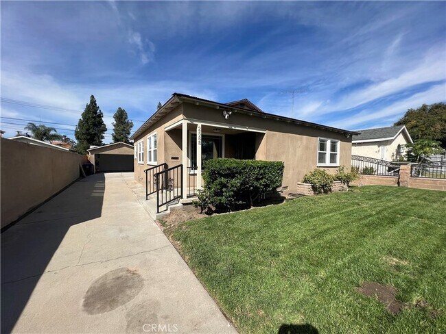 2588 Genevieve St N in San Bernardino, CA - Building Photo - Building Photo