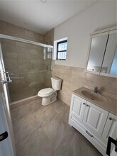 10701 SW 68th St in Miami, FL - Foto de edificio - Building Photo