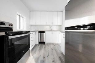 The Torontonian in Toronto, ON - Building Photo