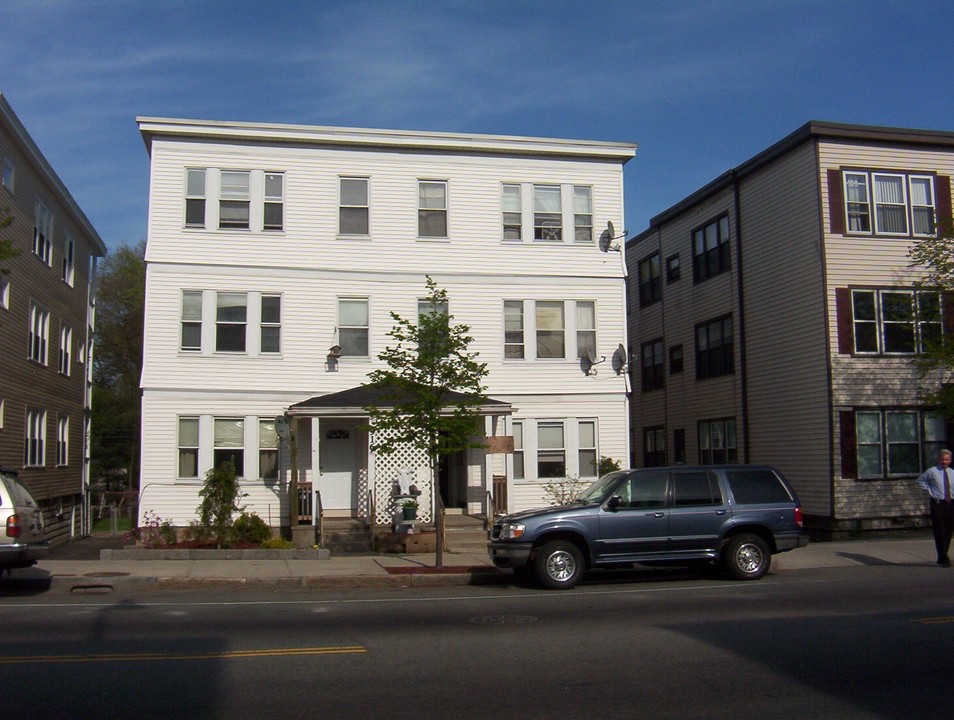 916-918 Hyde Park Ave in Hyde Park, MA - Building Photo