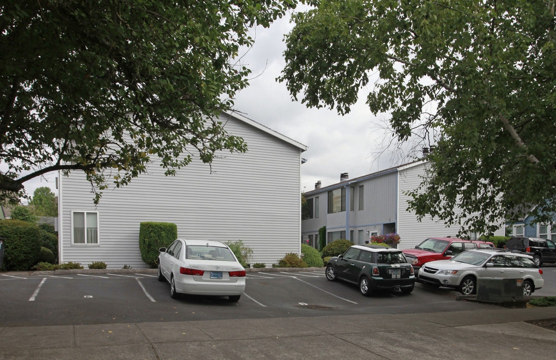 1625 SE Nehalem St in Portland, OR - Foto de edificio