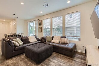 3025 Low Meadow Blvd in Castle Rock, CO - Foto de edificio - Building Photo
