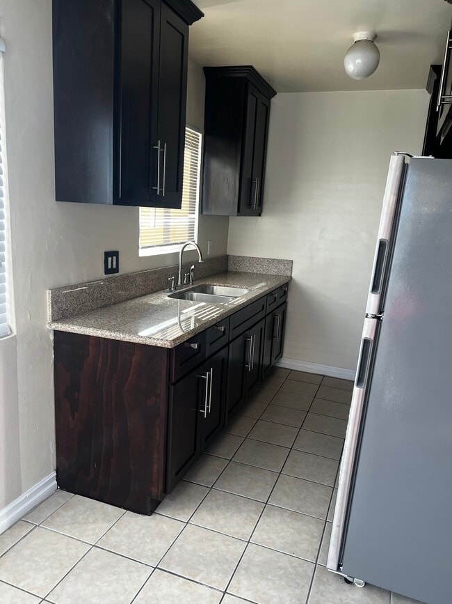 2433 W Imperial Hwy, Unit 1 in Inglewood, CA - Building Photo - Building Photo