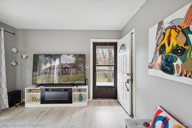 1131 Indianwood Trail in Walled Lake, MI - Building Photo - Building Photo