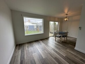 695 E Grant St in Lebanon, OR - Building Photo - Building Photo