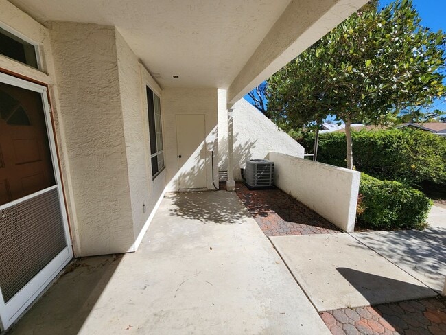 11565 Caminito La Bar in San Diego, CA - Building Photo - Building Photo