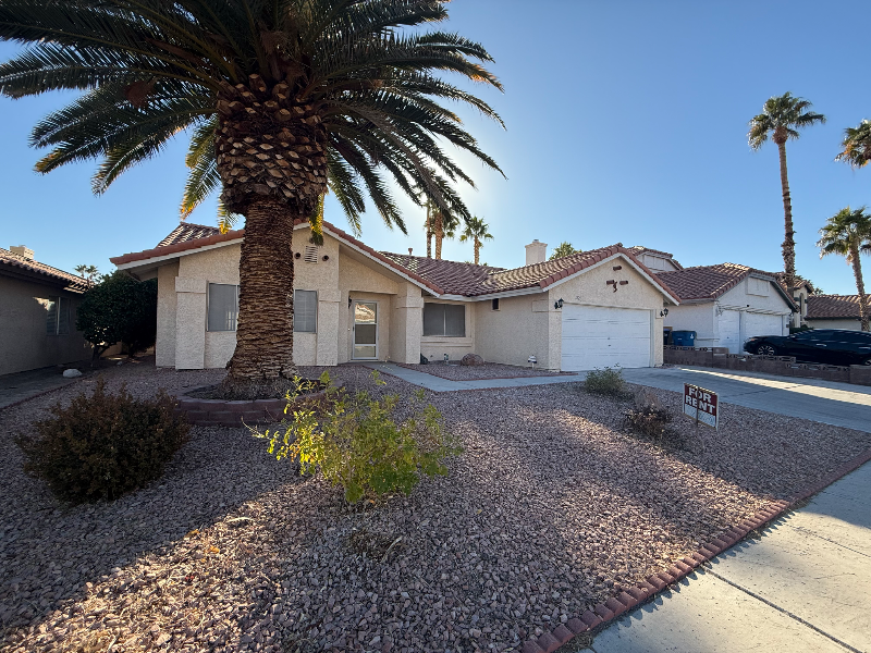 1825 Adonis Ave in Henderson, NV - Foto de edificio