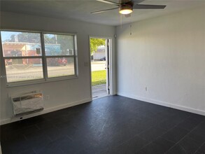 391 NE 42nd Ct-Unit -N in Oakland Park, FL - Foto de edificio - Building Photo
