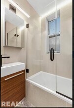 159 Newel St in Brooklyn, NY - Building Photo - Building Photo