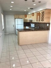 2474 SW 17th St-Unit -0 in Miami, FL - Building Photo - Building Photo