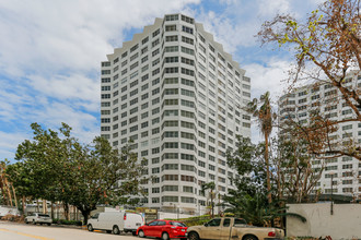 Tower 1 in Miami, FL - Foto de edificio - Building Photo