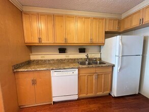 1676 Ala Moana Blvd in Honolulu, HI - Foto de edificio - Building Photo