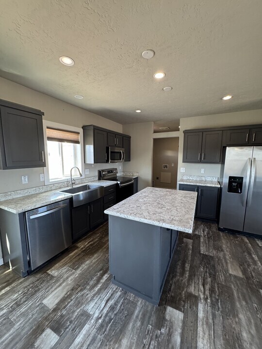 285 SW Sky Blue Wy in Mountain Home, ID - Building Photo