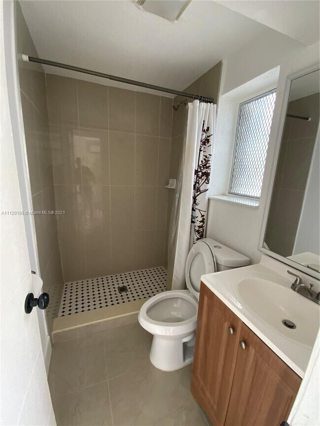 1064 NW 103rd St-Unit -1 in Miami, FL - Building Photo - Building Photo