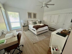 1303 Bayou Woods Dr in College Station, TX - Building Photo - Building Photo