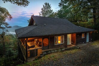 401 Lookout Dr in Mars Hill, NC - Building Photo - Building Photo