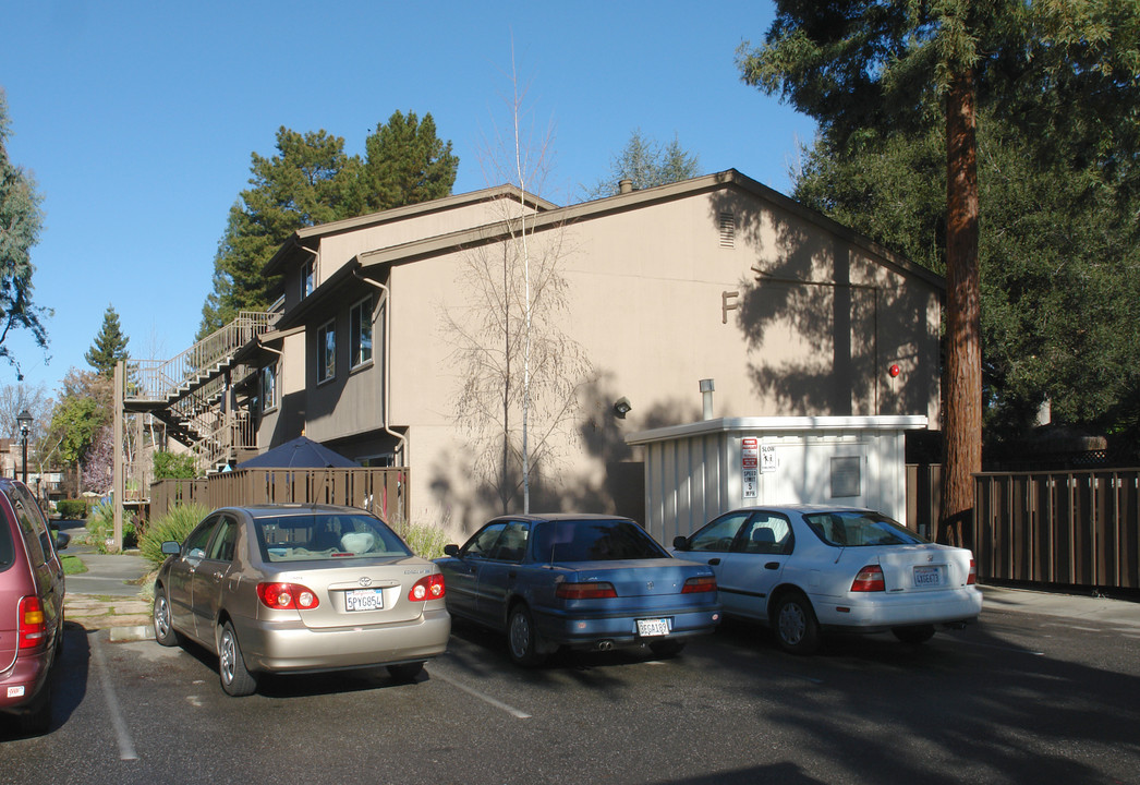 Arastravero Park Apartments in Palo Alto, CA - Building Photo