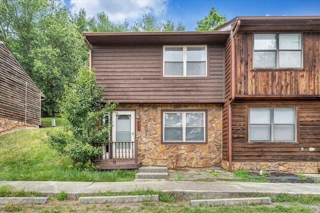 property at 2590 Townhouse St