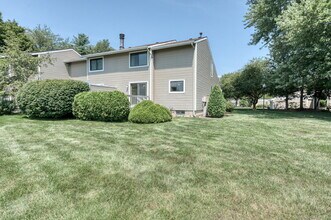 592 Mountain Rd in West Hartford, CT - Building Photo - Building Photo