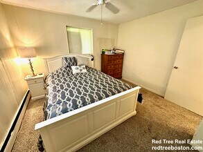 8 Bryon Rd, Unit 1 in Chestnut Hill, MA - Building Photo - Building Photo