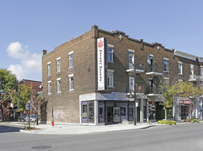 3921-3927 Sainte-Catherine E in Montréal, QC - Building Photo - Building Photo