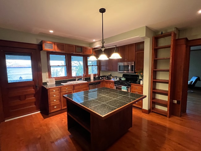 2260 Lake Shore Rd in Essex, NY - Building Photo - Building Photo