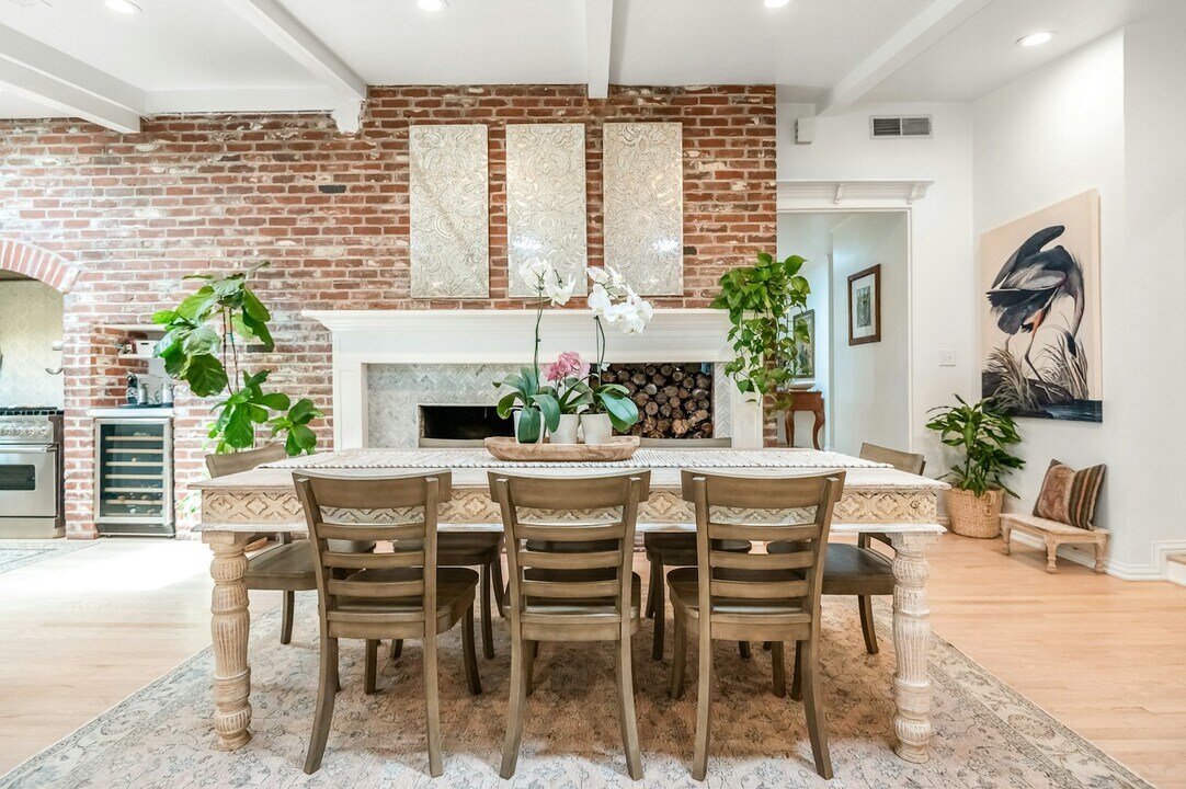 1531 W Laurel Ave in Visalia, CA - Building Photo