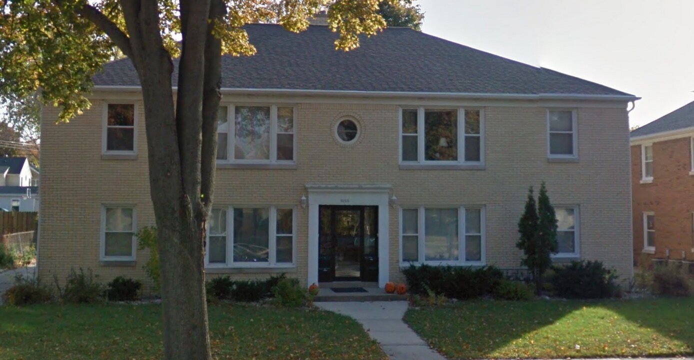9023 W Center St, Unit Apt#2 in Milwaukee, WI - Foto de edificio
